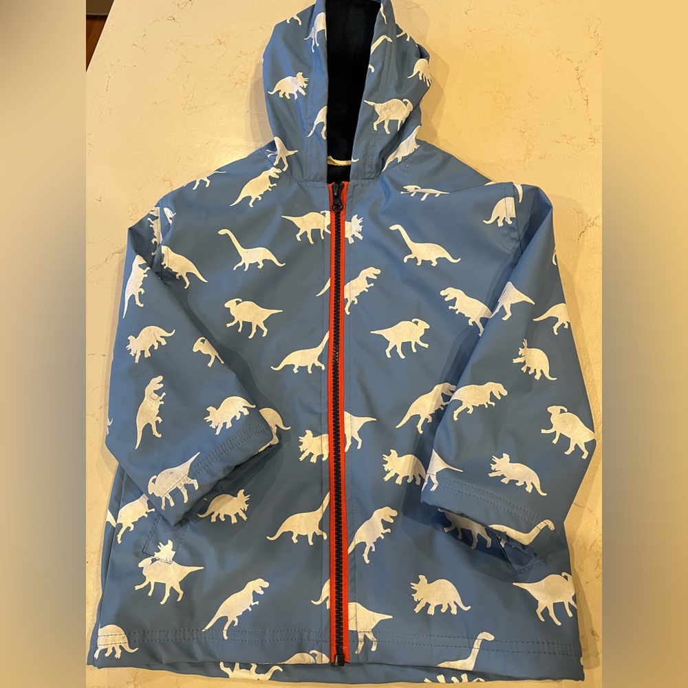 Boys rain coat. Size 4T